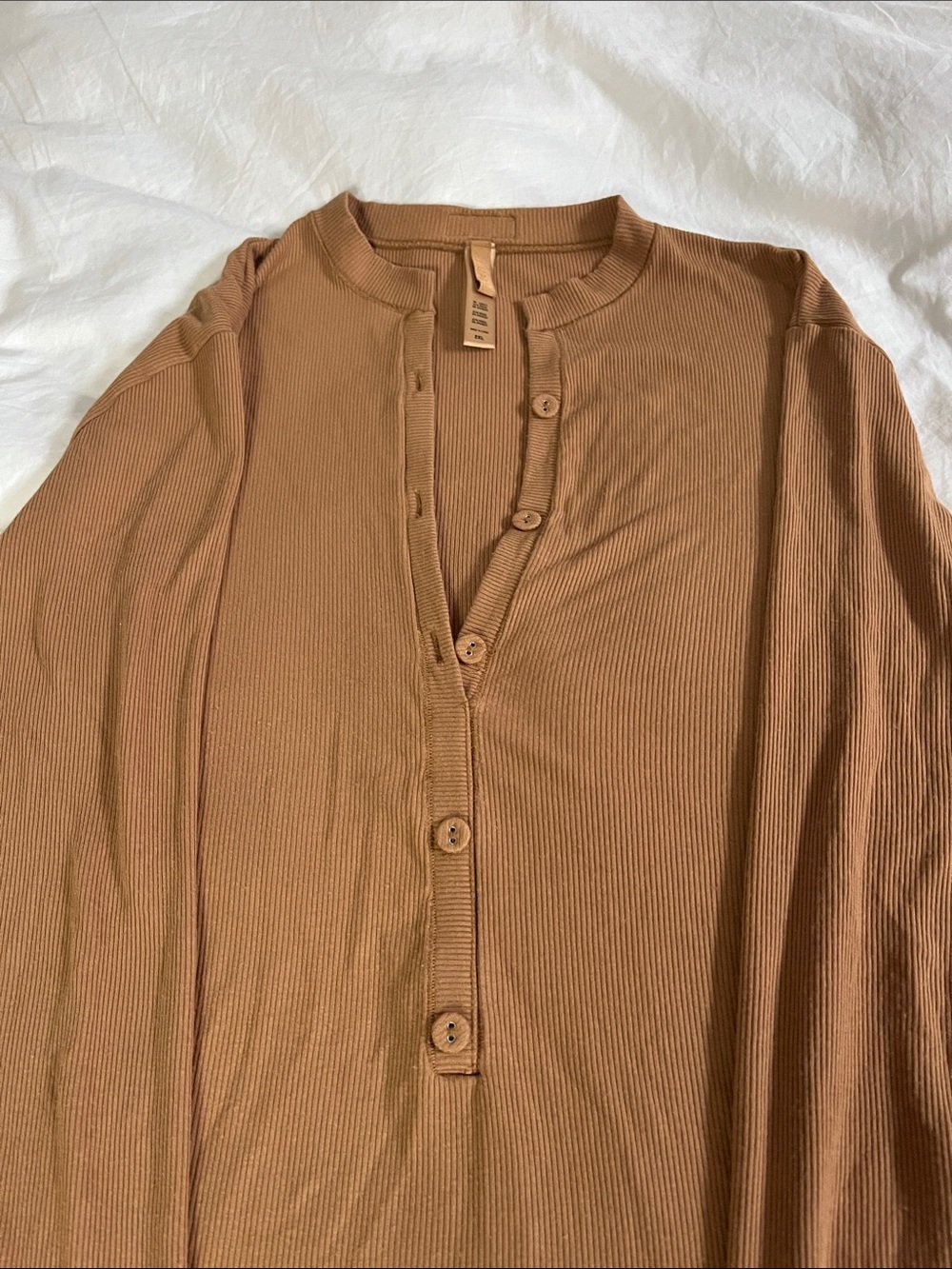 SKIMS Soft Lounge Long Sleeve Henley Romper Pajamas in Camel Beige 2XL - Picture 3 of 8